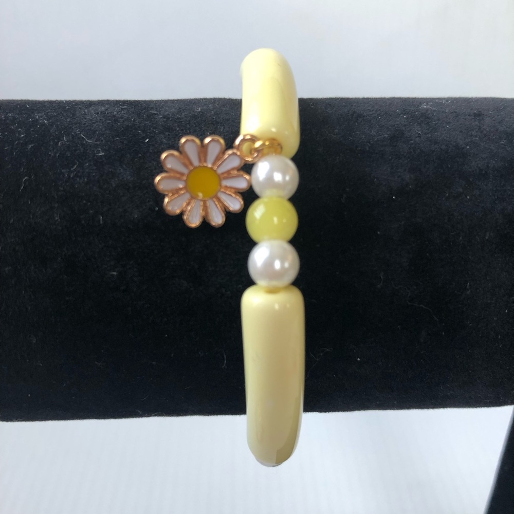 Handmade Yellow Daisy Charm Beaded Bracelet